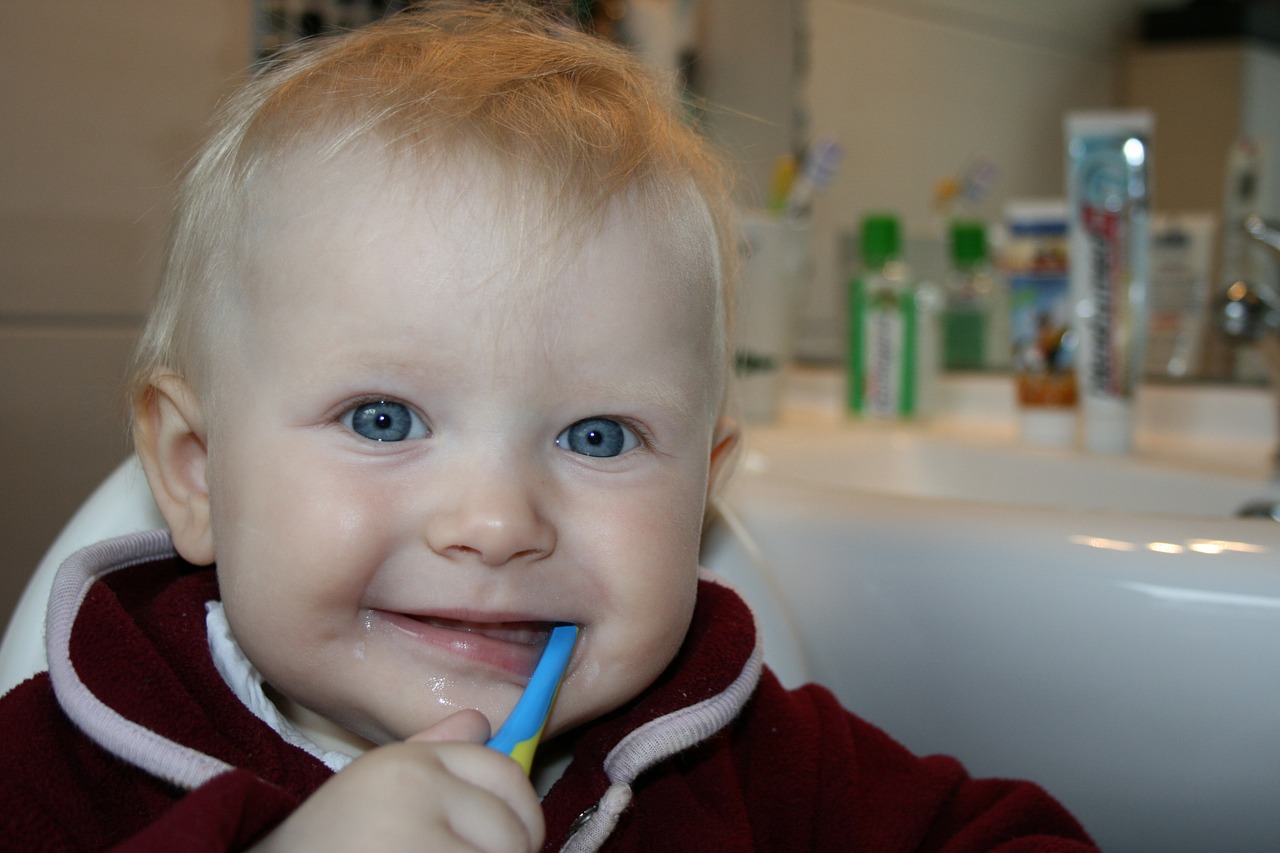 brushing-teeth child